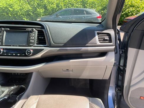 Used 2017 Toyota Highlander Limited AWD/4WD image 30