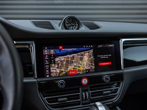 Certified 2026 Porsche Macan AWD/4WD image 17