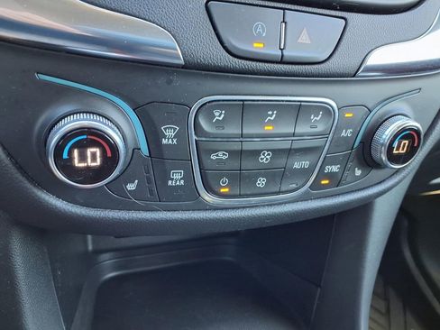 Used 2022 Chevrolet Equinox LT FWD image 8