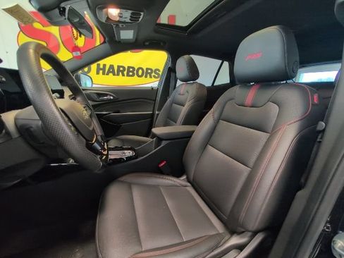 Used 2025 Chevrolet Trax RS w/ Sunroof Package FWD image 12