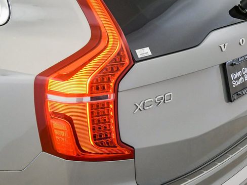 Used 2023 Volvo XC90 B6 Plus w/ Protection Package Premier image 12