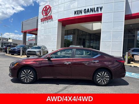 Used 2023 Nissan Altima 2.5 SV AWD/4WD image 3