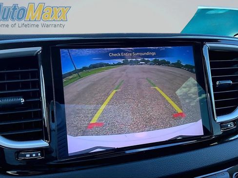 Used 2023 Chrysler Pacifica Touring-L FWD image 13
