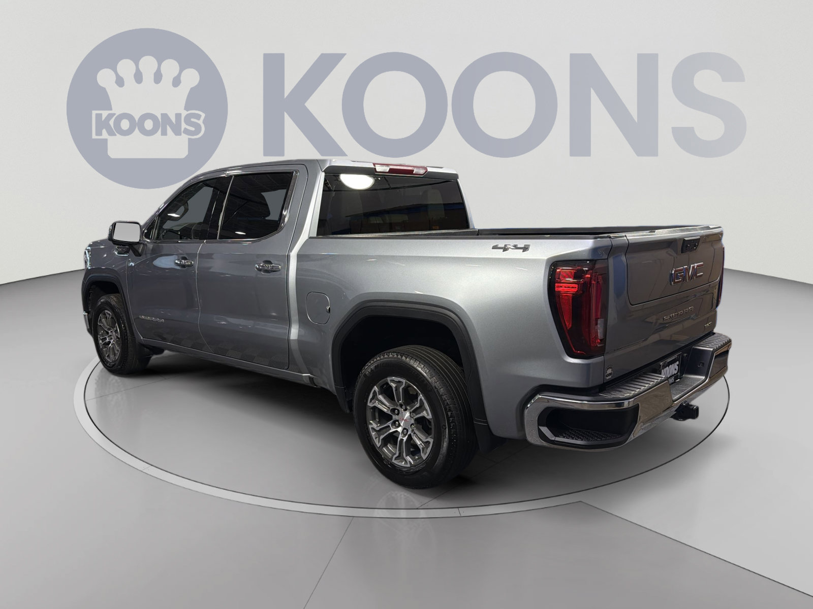 Used 2025 GMC Sierra 1500 SLT AWD/4WD image 4