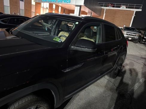 Used 2023 Volkswagen Atlas Cross Sport SEL image 38