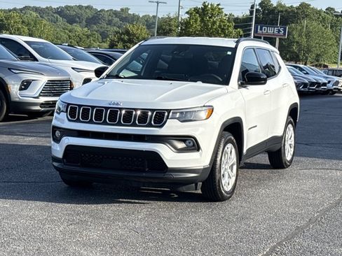 Used 2024 Jeep Compass Latitude AWD/4WD image 12