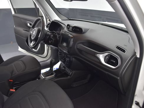 Used 2021 Jeep Renegade Latitude AWD/4WD image 26