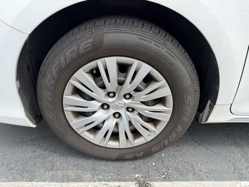 Used 2014 Toyota Camry LE image 4