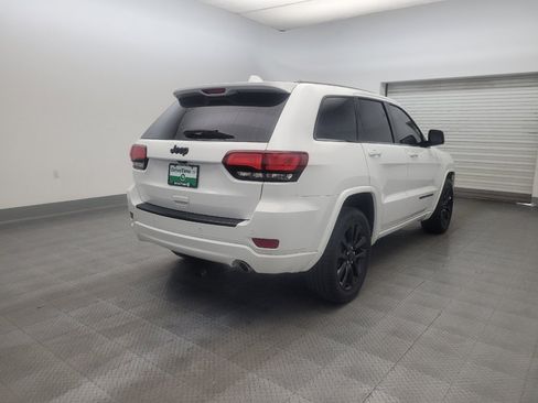 Used 2018 Jeep Grand Cherokee Altitude RWD image 9