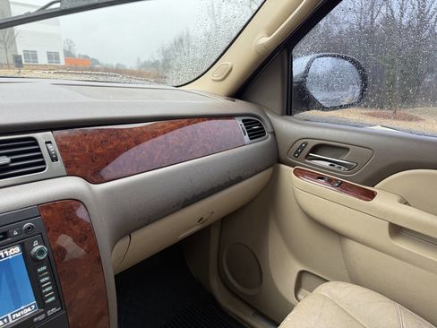 Used 2011 Chevrolet Suburban LTZ image 17