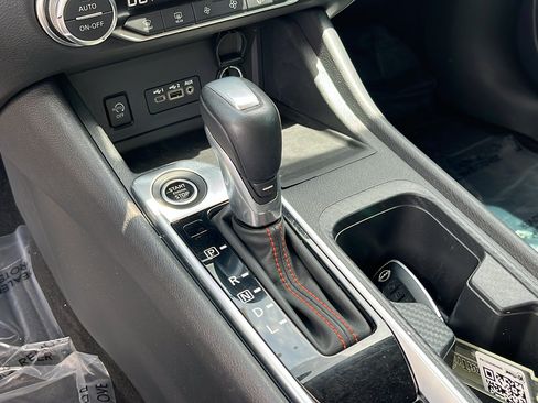 Used 2025 Nissan Sentra SR FWD image 21