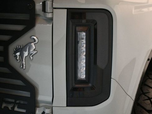 Used 2022 Ford Bronco Black Diamond image 15