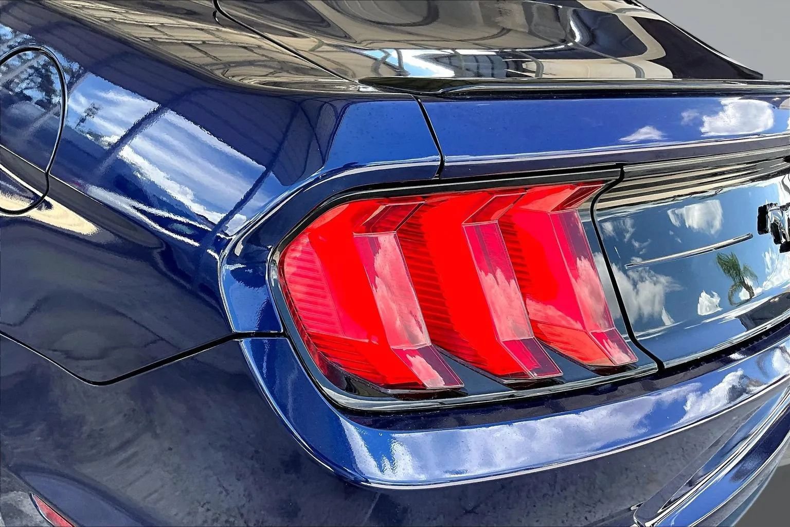 Used 2019 Ford Mustang Coupe w/ Equipment Group 101A RWD image 20