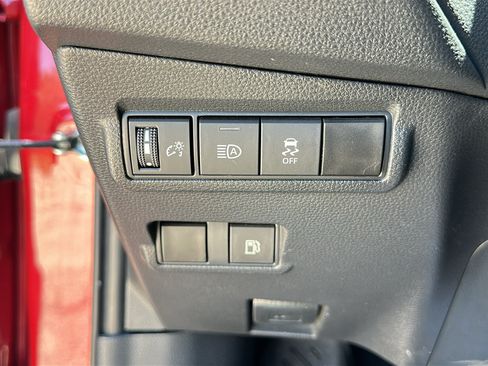 Used 2024 Toyota Corolla Cross AWD Hybrid w/ Moonroof Package image 15