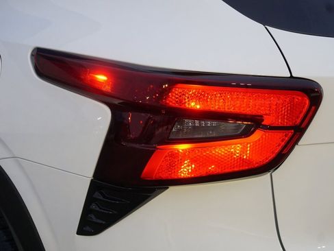 Used 2025 Chevrolet Trax ACTIV w/ Sunroof Package image 32