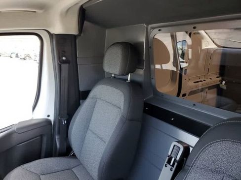 Used 2025 RAM ProMaster 2500 w/ Convenience Group FWD image 14