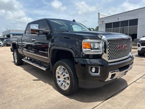 Used 2016 GMC Sierra 2500 Denali w/ Duramax Plus Package AWD/4WD image 3