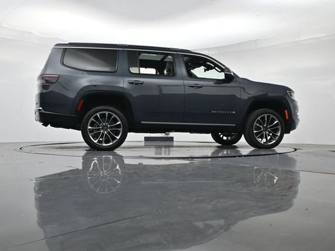 Used 2025 Jeep Wagoneer Series III w/ Premium Group I AWD/4WD image 37