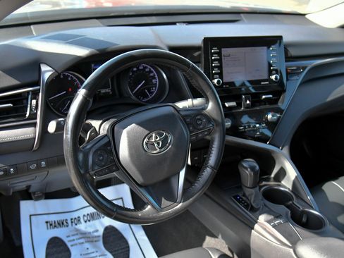 Used 2022 Toyota Camry SE FWD image 16