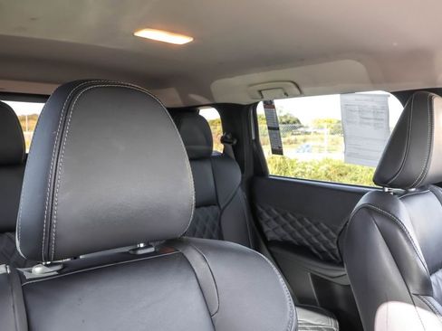 Used 2022 Mitsubishi Outlander SEL image 35