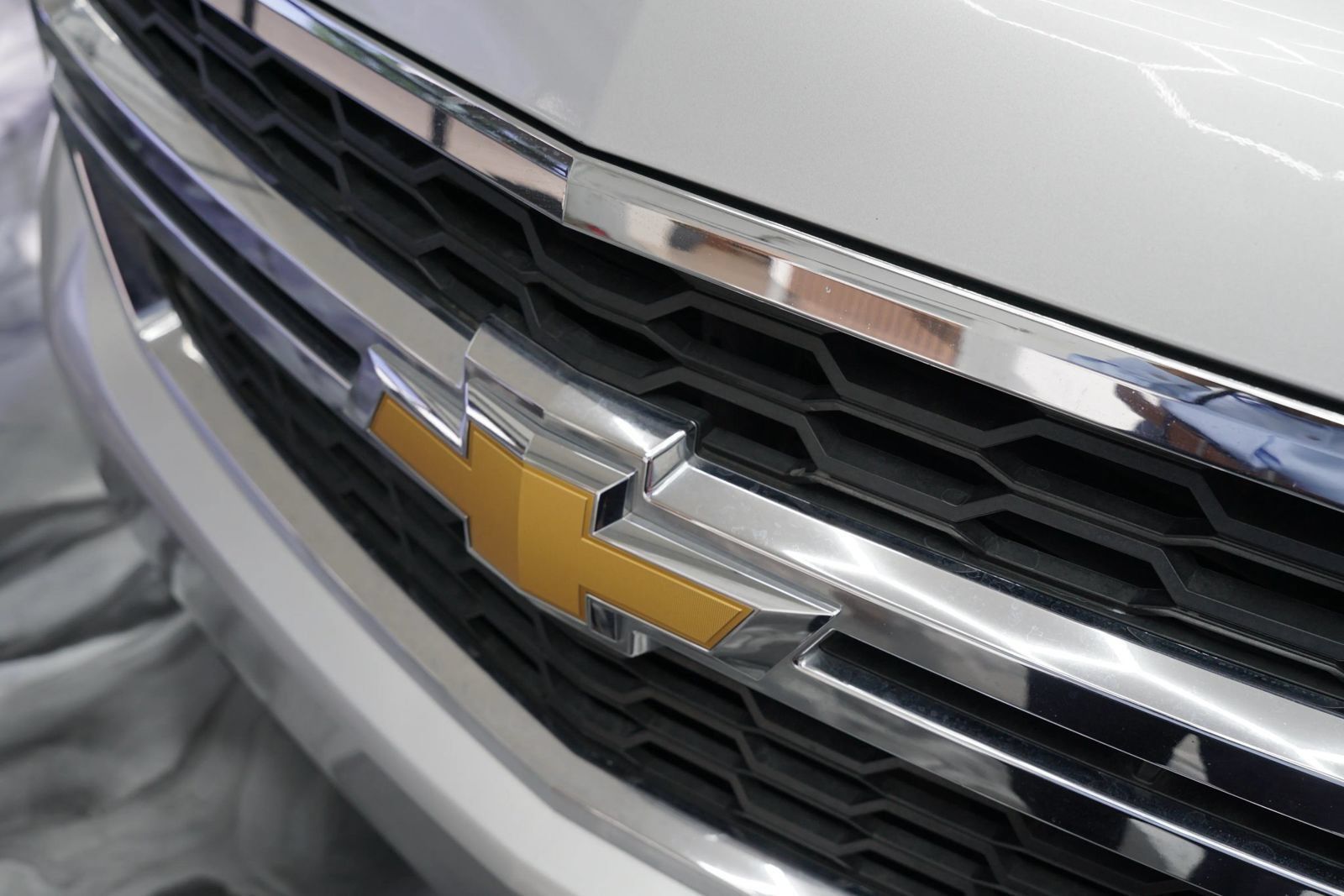 Used 2017 Chevrolet Suburban LT RWD image 14