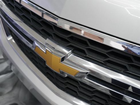 Used 2017 Chevrolet Suburban LT RWD image 14