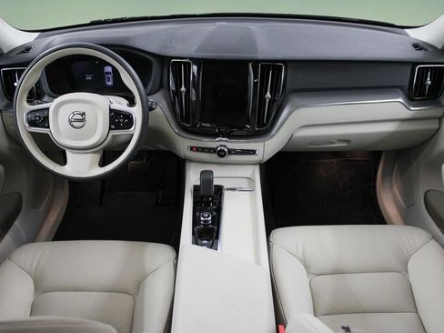 Used 2025 Volvo XC60 B5 Plus w/ Protection Package Premier AWD/4WD image 19
