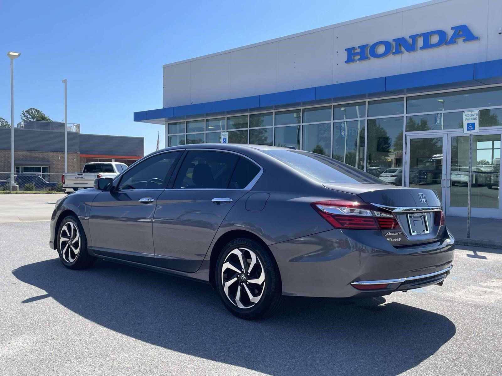 Used 2017 Honda Accord EX image 4