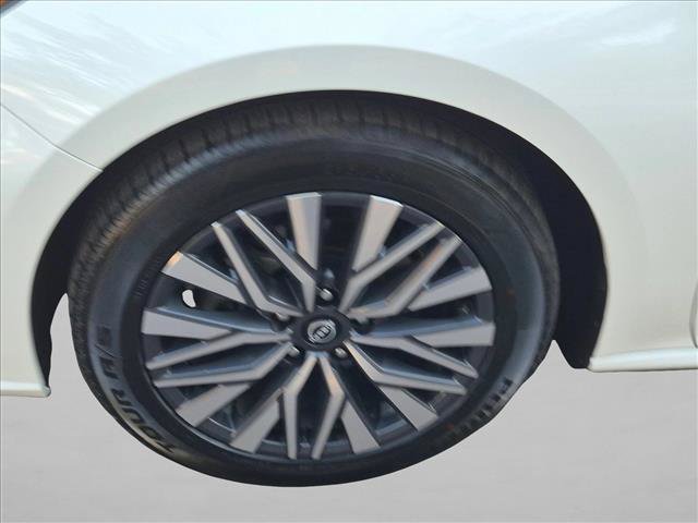 Used 2025 Nissan Altima 2.5 SV FWD image 28
