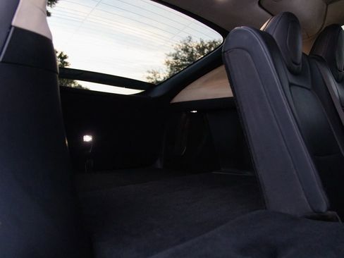 Used 2017 Tesla Model X 75D image 38