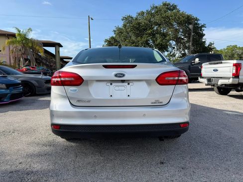 Used 2016 Ford Focus SE w/ Equipment Group 201A FWD image 5