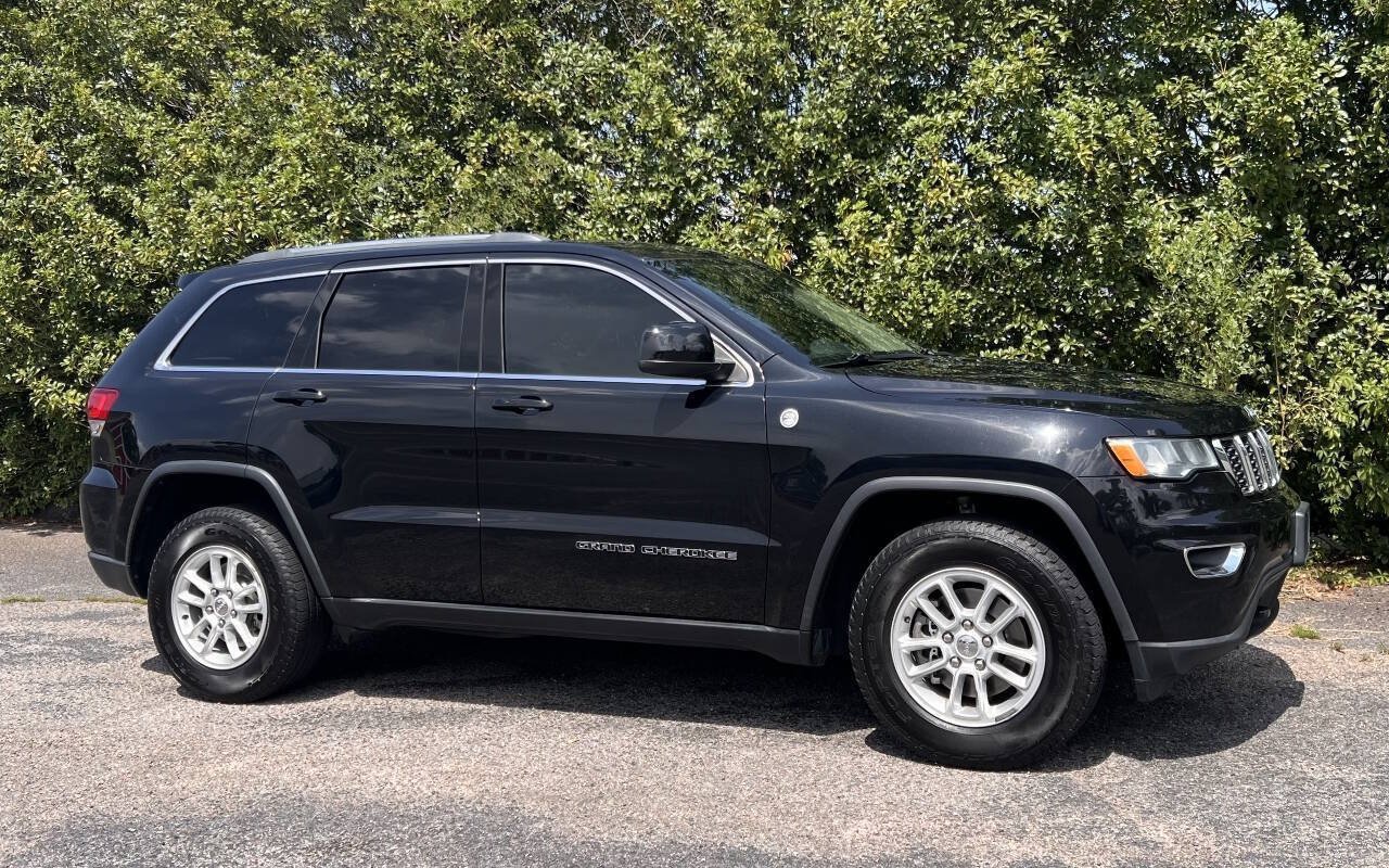 Used 2020 Jeep Grand Cherokee Laredo AWD/4WD image 10