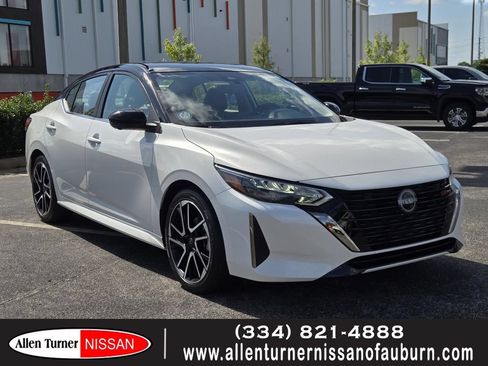 Used 2025 Nissan Sentra SR w/ SR Premium Package FWD image 1