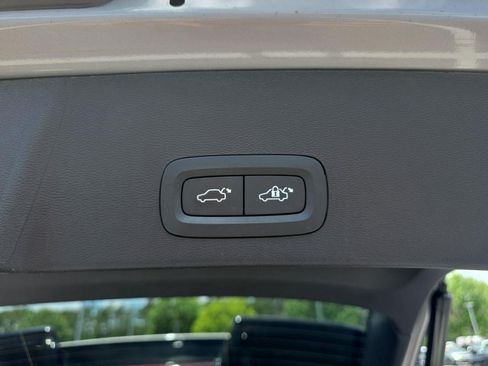 Used 2023 Volvo XC40 B5 Plus w/ Driver Assist Package AWD/4WD image 32