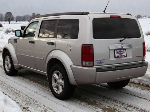 Used 2011 Dodge Nitro SXT image 4