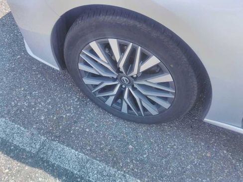 Used 2025 Nissan Altima 2.5 SV FWD image 8