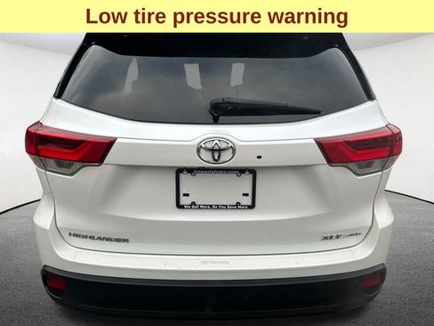Used 2018 Toyota Highlander XLE image 9