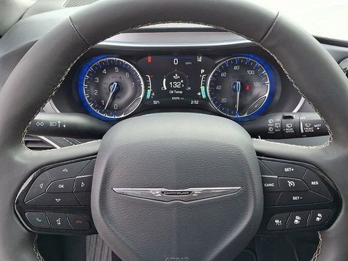 Used 2025 Chrysler Pacifica Limited image 20