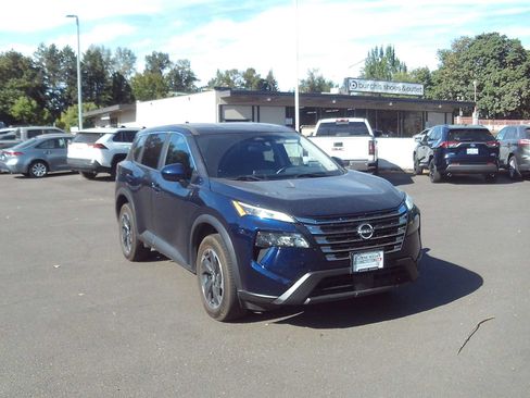 Used 2024 Nissan Rogue SV AWD/4WD image 7