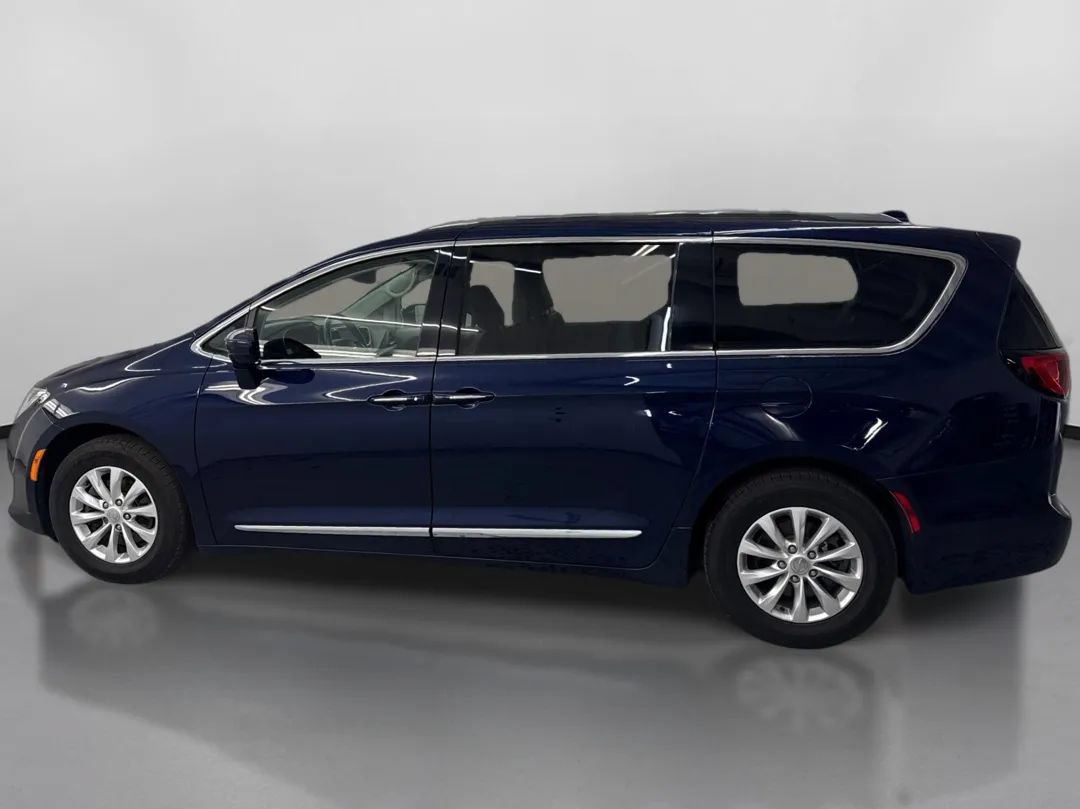 Used 2019 Chrysler Pacifica Touring-L FWD image 5