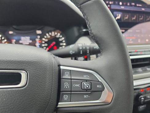 Used 2025 Jeep Compass Limited AWD/4WD image 31