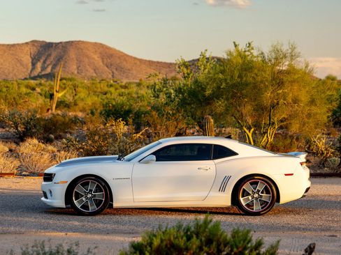 Used 2010 Chevrolet Camaro SS w/ RS Package image 5