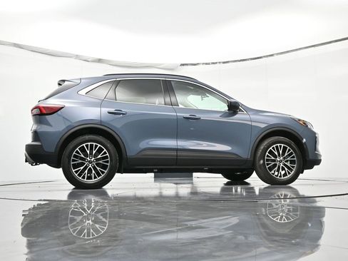 Certified 2025 Ford Escape SE w/ Class II Trailer Tow Package image 39