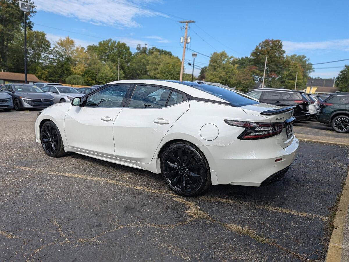 Used 2023 Nissan Maxima SR w/ Sport Mat Group FWD image 7