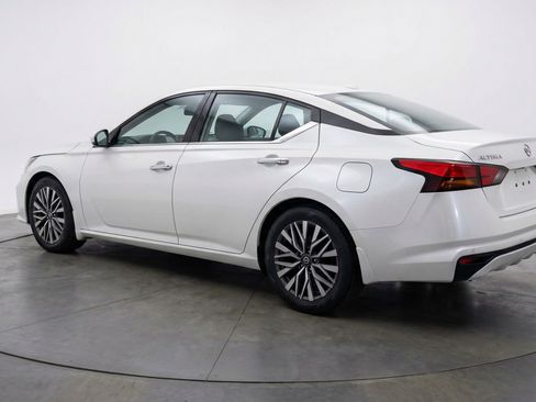 Used 2025 Nissan Altima 2.5 SV FWD image 6