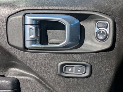 Used 2024 Jeep Gladiator Rubicon w/ Technology Group image 27