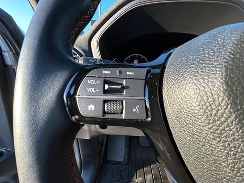 Used 2025 Honda Pilot TrailSport image 14