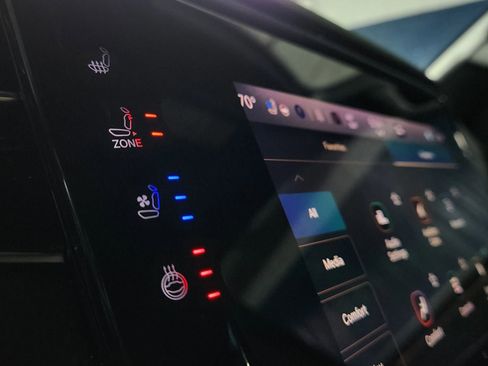 Used 2023 Jeep Wagoneer L Series II image 40