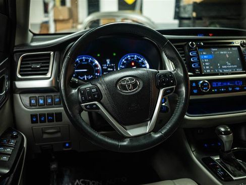 Used 2016 Toyota Highlander Limited Platinum AWD/4WD image 16