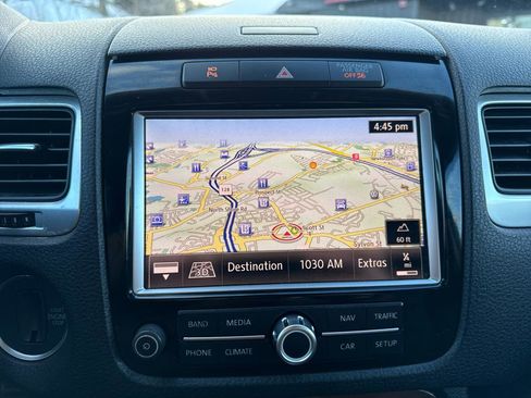 Used 2011 Volkswagen Touareg Hybrid image 41